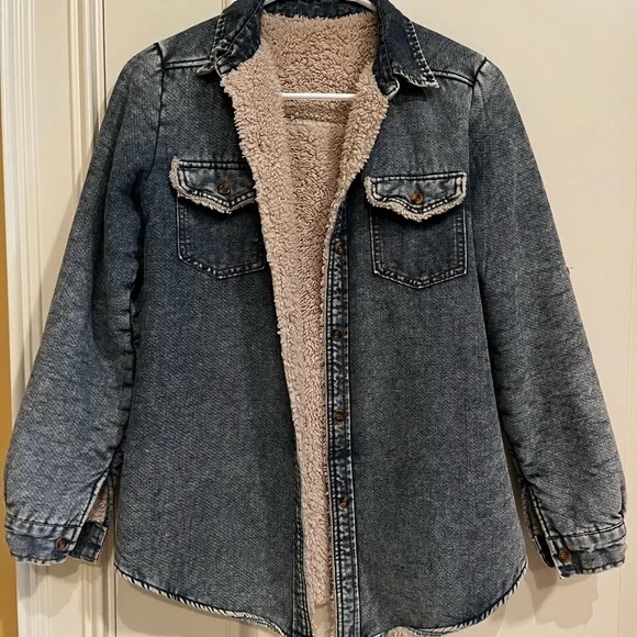 Not sure what brand this is but it’s super cute! Jean button up, Sherpa lined. - Picture 2 of 3